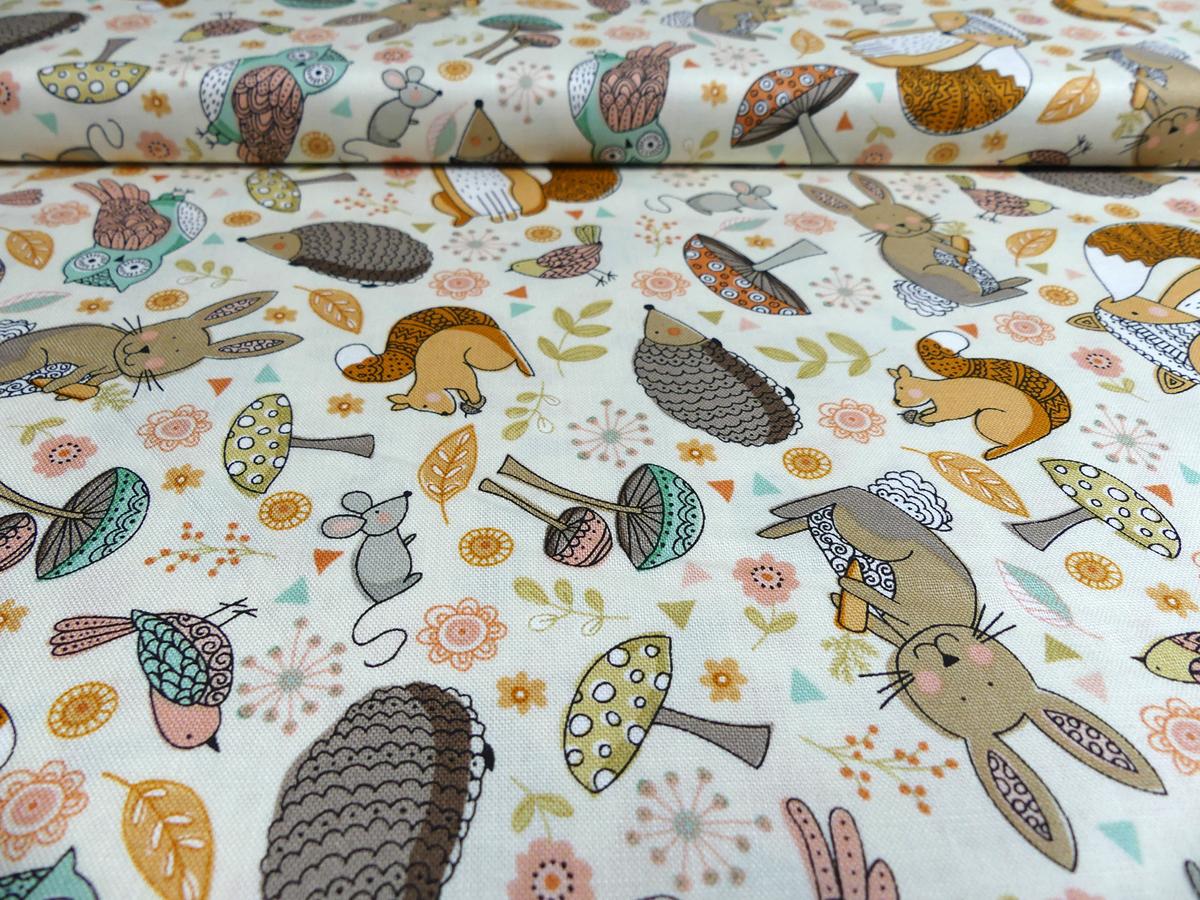 Patchworkstoff aus der Serie Doodle Days mit Eichhörnchen Fuchs Uhu Igel und mehr von Makower